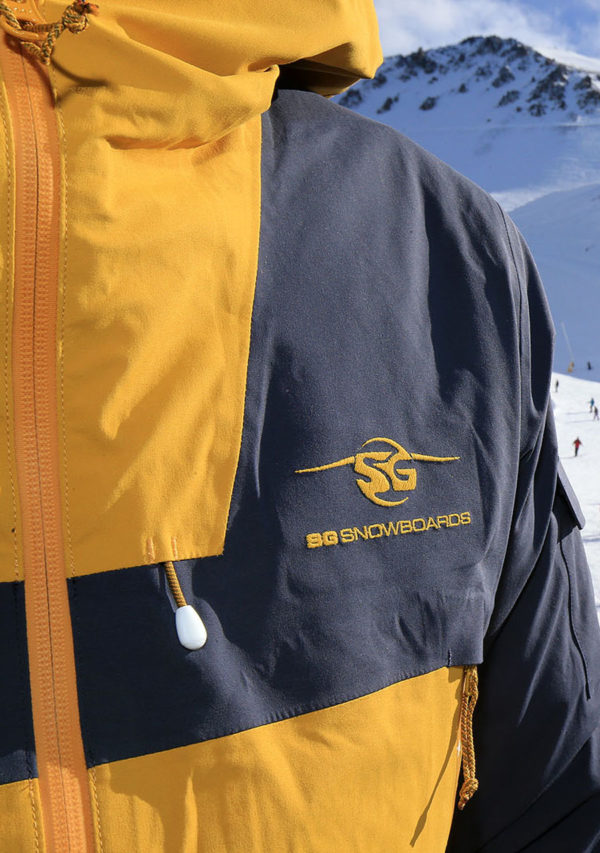 SG Snowboards Webshop - 3 Layer Snowboard Jacket yellow/blue detail pic by Isamu Kubo1